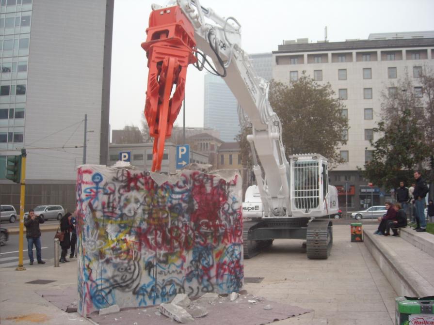 Abbattere per ricostruire