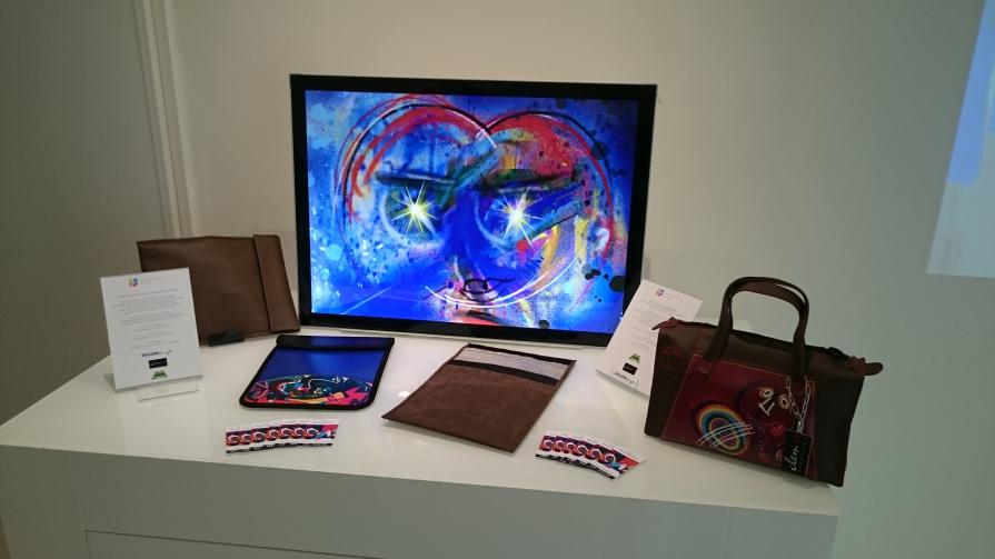 Processo creativo opera esposta a ALLABOUTAPPLE