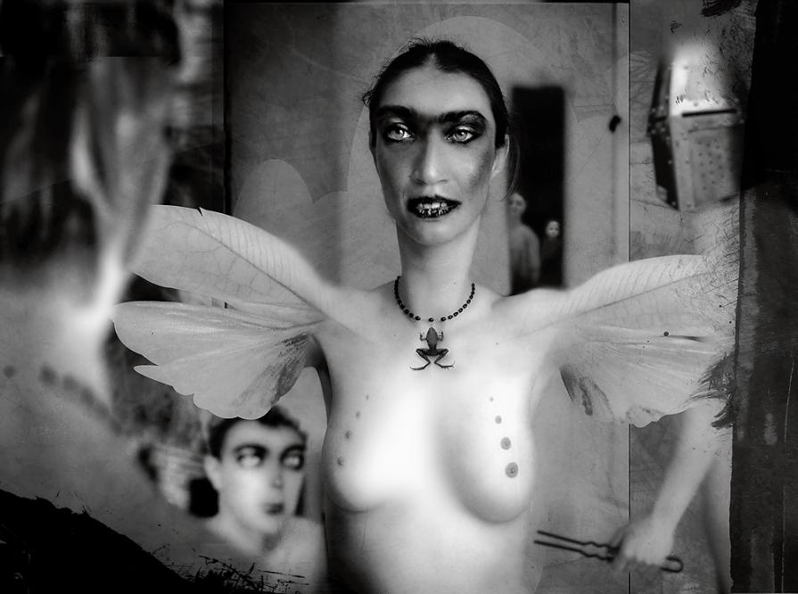 NUOVE PROGENIE: RITRATTO DI RAGAZZA DAVANTI ALLO SPECCHIO - NEW PROGENIES: PORTRAIT OF A GIRL WHO LO