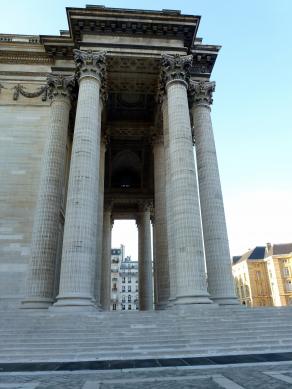 A la hauteur des grands hommes !