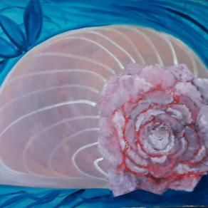Conchiglia con rosa