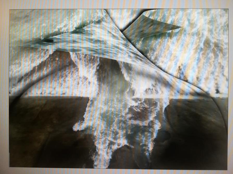 Rubarsi abbracci sul portone di casa. 