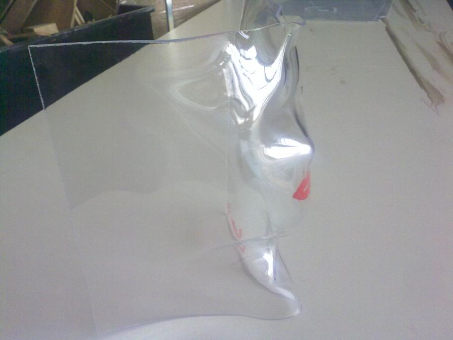 bacio metafisico rosso