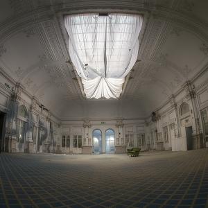 L'amore è come quegli alberghi ammobiliati dove tutto il lusso si trova nell'ingresso. L'amore è come quegli alberghi ammobiliati dove tutto il lusso si trova nell'ingresso.