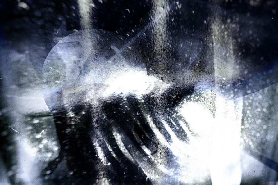 Combattuto da fragili desideri 