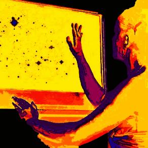 “Dillo a parole tue. Se i tuoi occhi potessero parlare, cosa direbbero?”   