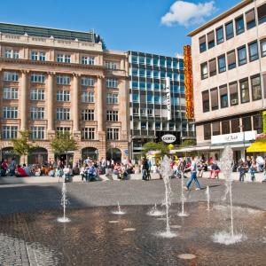 Germany. Frankfurt. Architectures, also of bodies