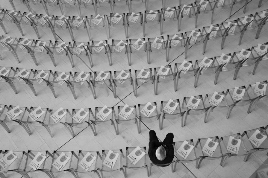 Sitting - Temporary solitudes