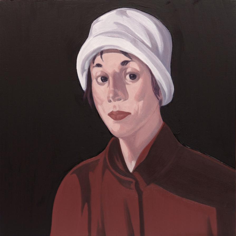 donna con cappello bianco