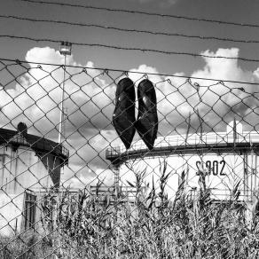 "altro che solare e solare,sei una nuvola di smog" "altro che solare e solare,sei una nuvola di smog"