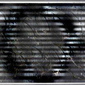 acromia polverizzata in nero.