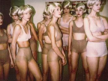 A Carrara nudi femminili cercansi per opera d'arte A Carrara nudi femminili cercansi per opera d'arte