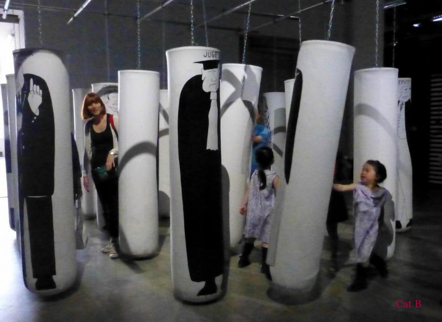 ... taper la société !