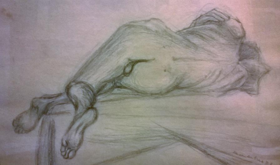 nudo sdraiato di spalle