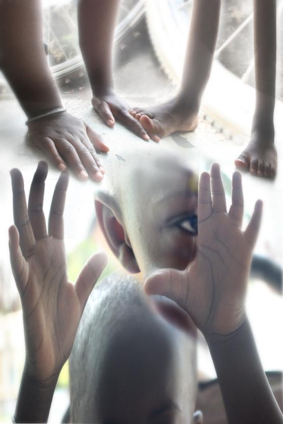 ascolta piccolo  e spia .