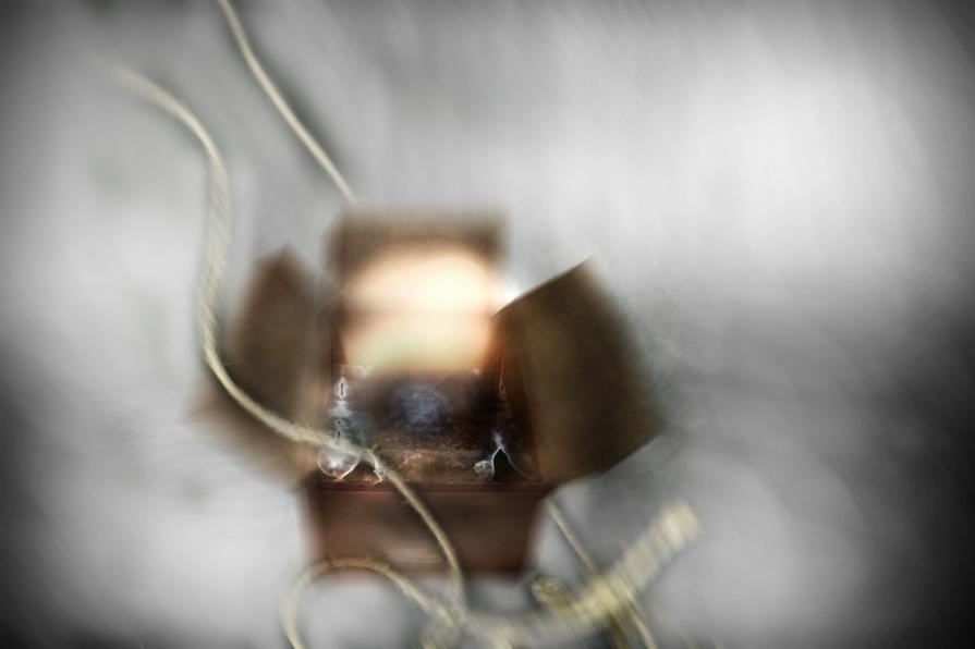 sigilla il tutto con un bel spago...........