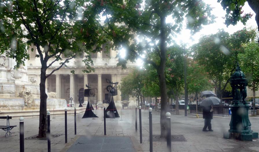 A l'abri dans le bus