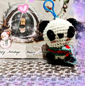 L'Amigurumi Incontra la Tenerezza: Il Mio Panda Portachiavi ???? 