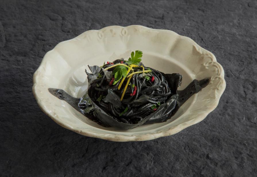 L'insostenibile leggerezza dell'essere (trittico) L'insostenibile leggerezza dell'essere (trittico)