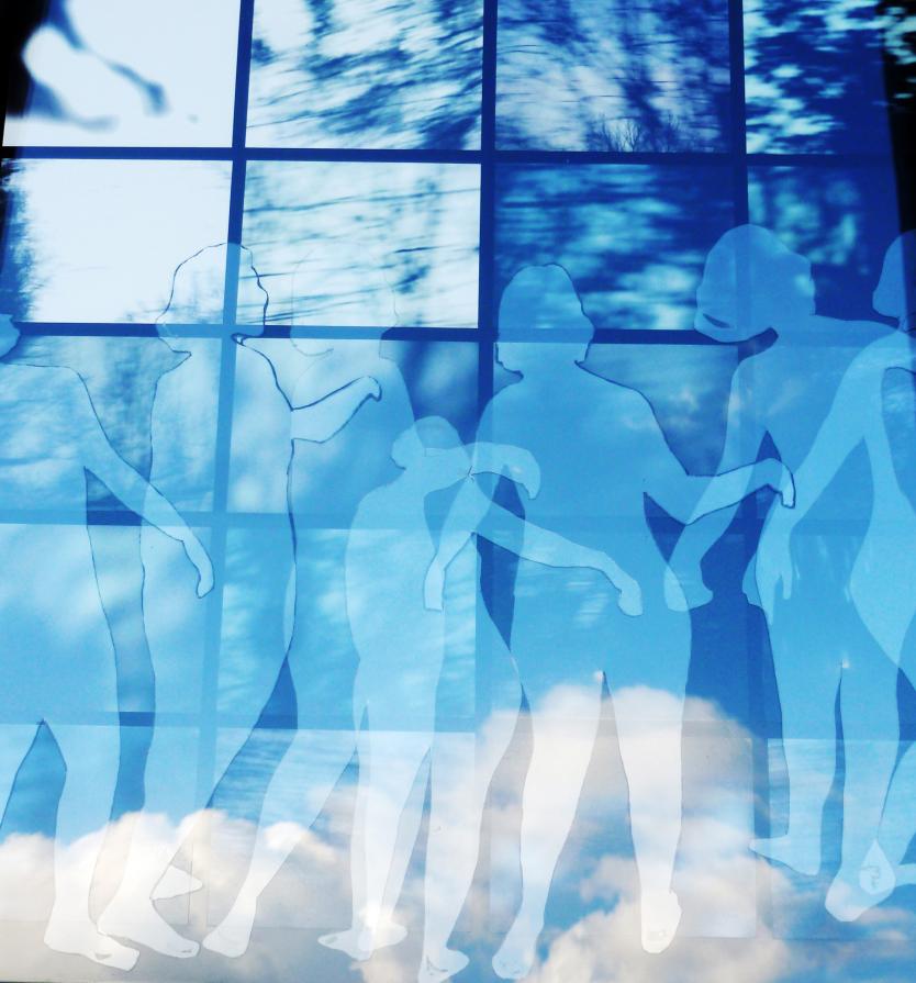 donna in movimento nello spazio