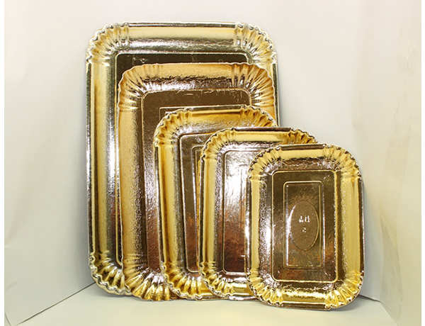 ogni 5 minuti vengono gettati centinaia di vassoi plastificati , quando basterebbe un tovagliolo o un piattino , pensaci !!