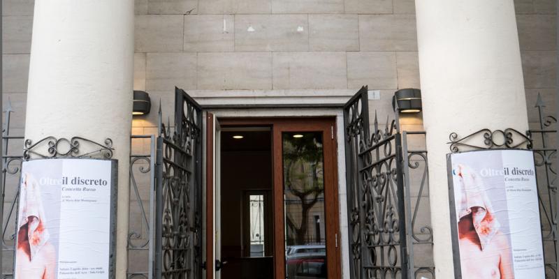 "Over the discreet" "Over the discreet"