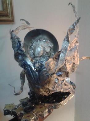 L'angelo della pace irretito dal progresso