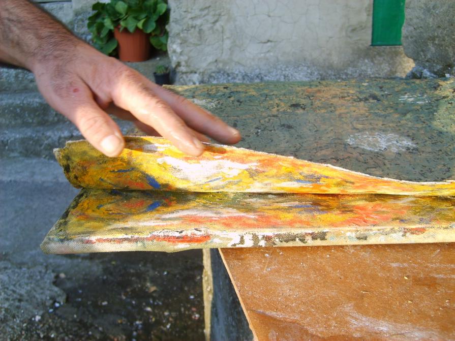 Teoria del metamorfismo cromatico. Fase di asporto, come da video,  della materia solidificata dal supporto