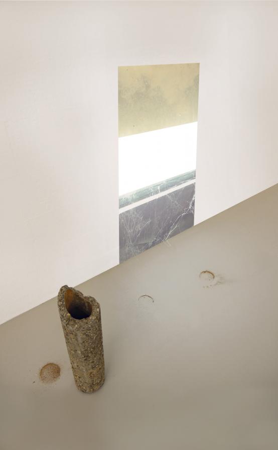 Appearance - Video Installation. 250x155x350cm