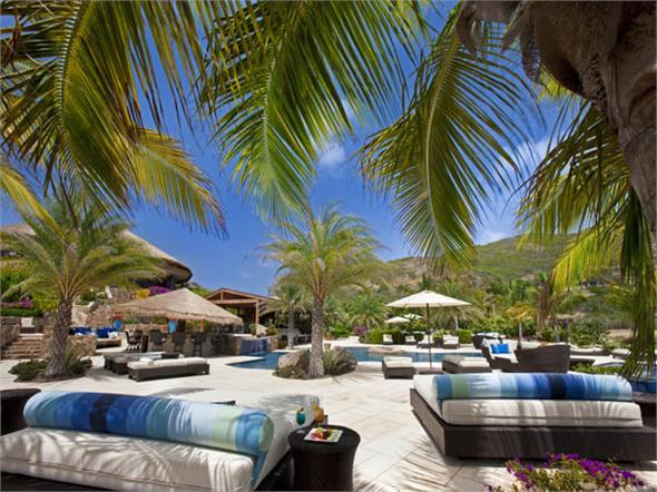 Carribbean resort vanishing edge pool