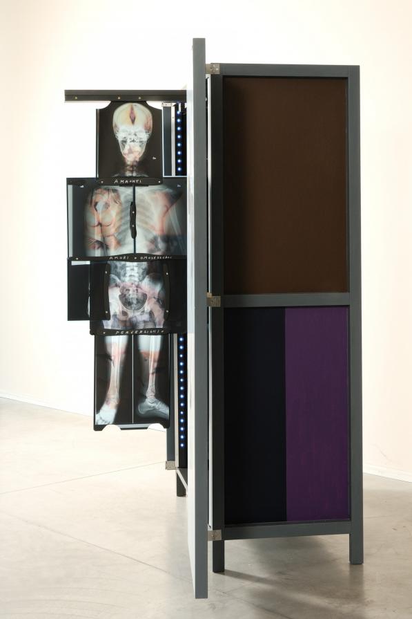 Ognuno di noi ha un suo scheletro dentro l'armadio Ognuno di noi ha un suo scheletro dentro l'armadio