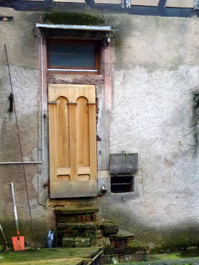 Une porte de campagne