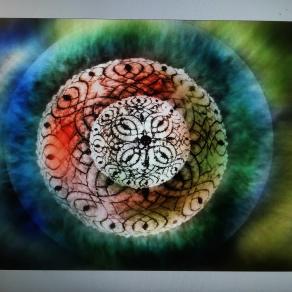 Non portarmi via il lampadario grazie. 