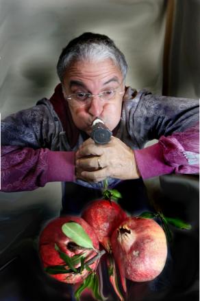 l'operatore maurino rianima una natura morta.