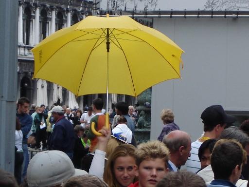 raggi di sole tra la gente
