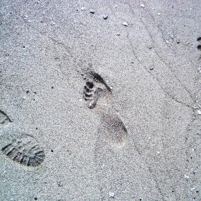 F-orme nella sabbia.