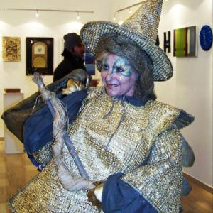 "Patriarchal family in the limelight" "Patriarchal family in the limelight"