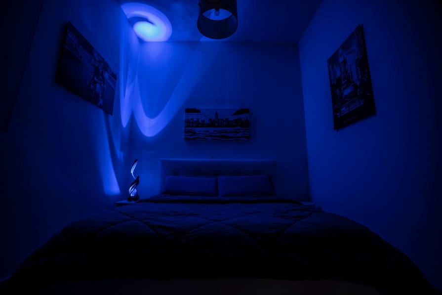 BLUE LIGHT ambientazione