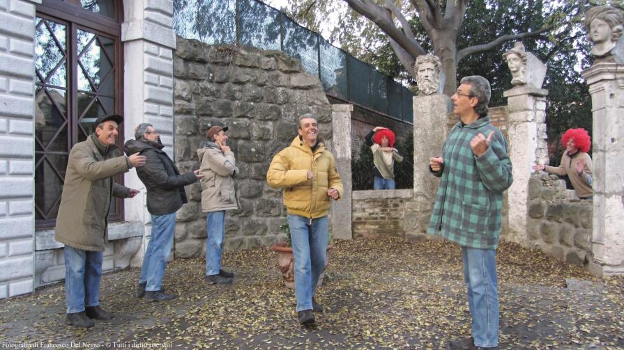 Il teatrino dei poveri Il teatrino dei poveri