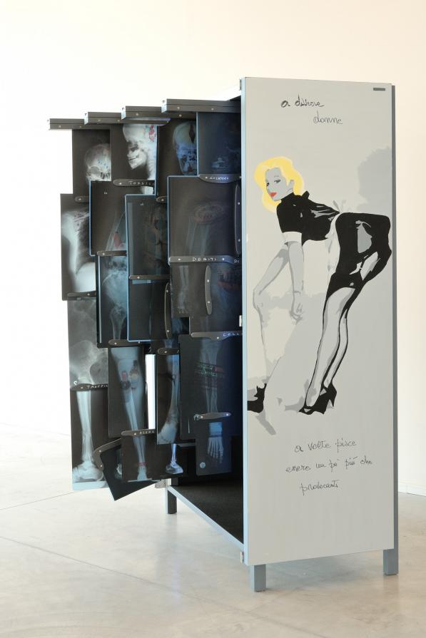 Ognuno di noi ha un suo scheletro dentro l'armadio Ognuno di noi ha un suo scheletro dentro l'armadio