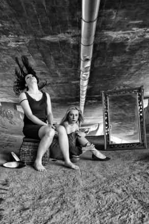 The maidens and a mirror