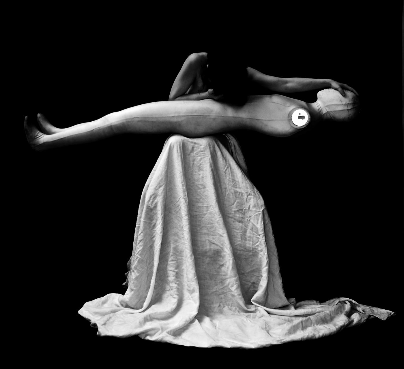 NEL CUORE DEL CORPO: estasi, parole, passioni Monastero di Fonte Avellana, 1/3 maggio 2015 NEL CUORE DEL CORPO: estasi, parole, passioni Monastero di Fonte Avellana, 1/3 maggio 2015