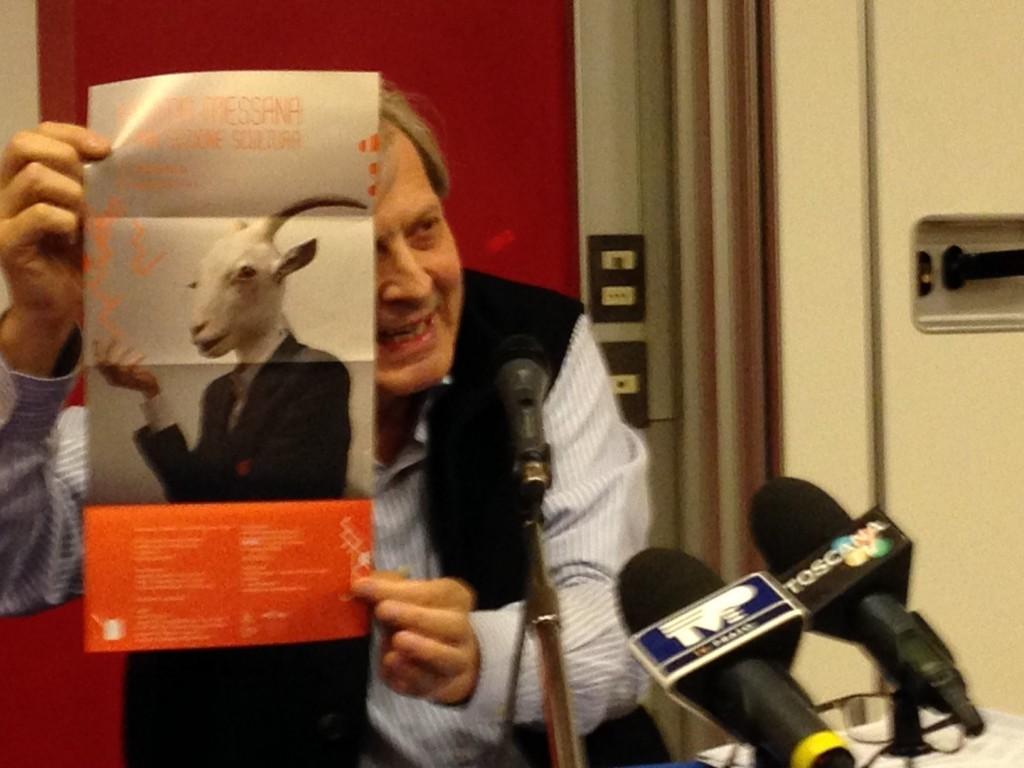 Vittorio Sgarbi shows the sculpture that is a symbol of exhibition on italian contemporary art - by Dario Zone