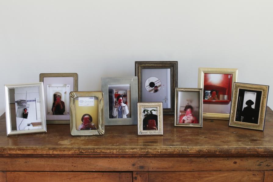 Self-ie-portrait Self-ie-portrait