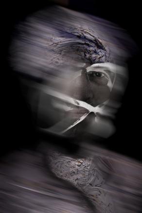 autoritratto di un uomo di plastica.