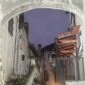 Angolo di Zuccarello, borgo medioevale ligure, avvolto da luce spettrale... Angolo di Zuccarello, borgo medioevale ligure, avvolto da luce spettrale...