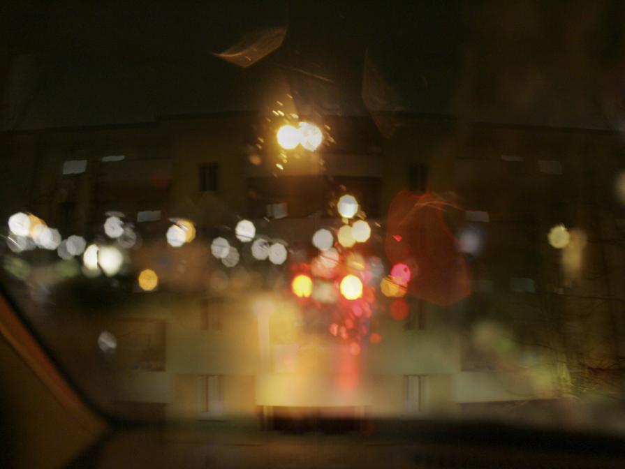 oltre il cruscotto.......vedo lei..