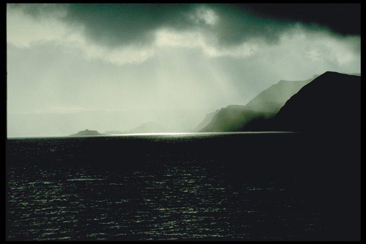 oceano artico nuvole e luci