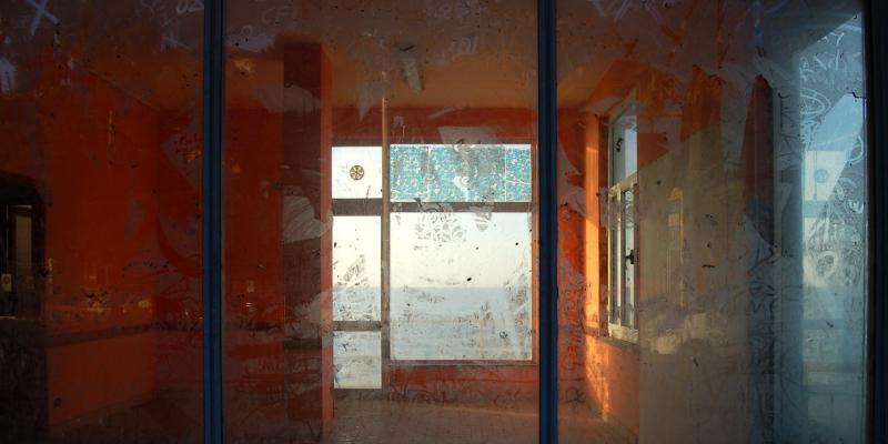 . SHIPPING MINDS . . SHIPPING MINDS .