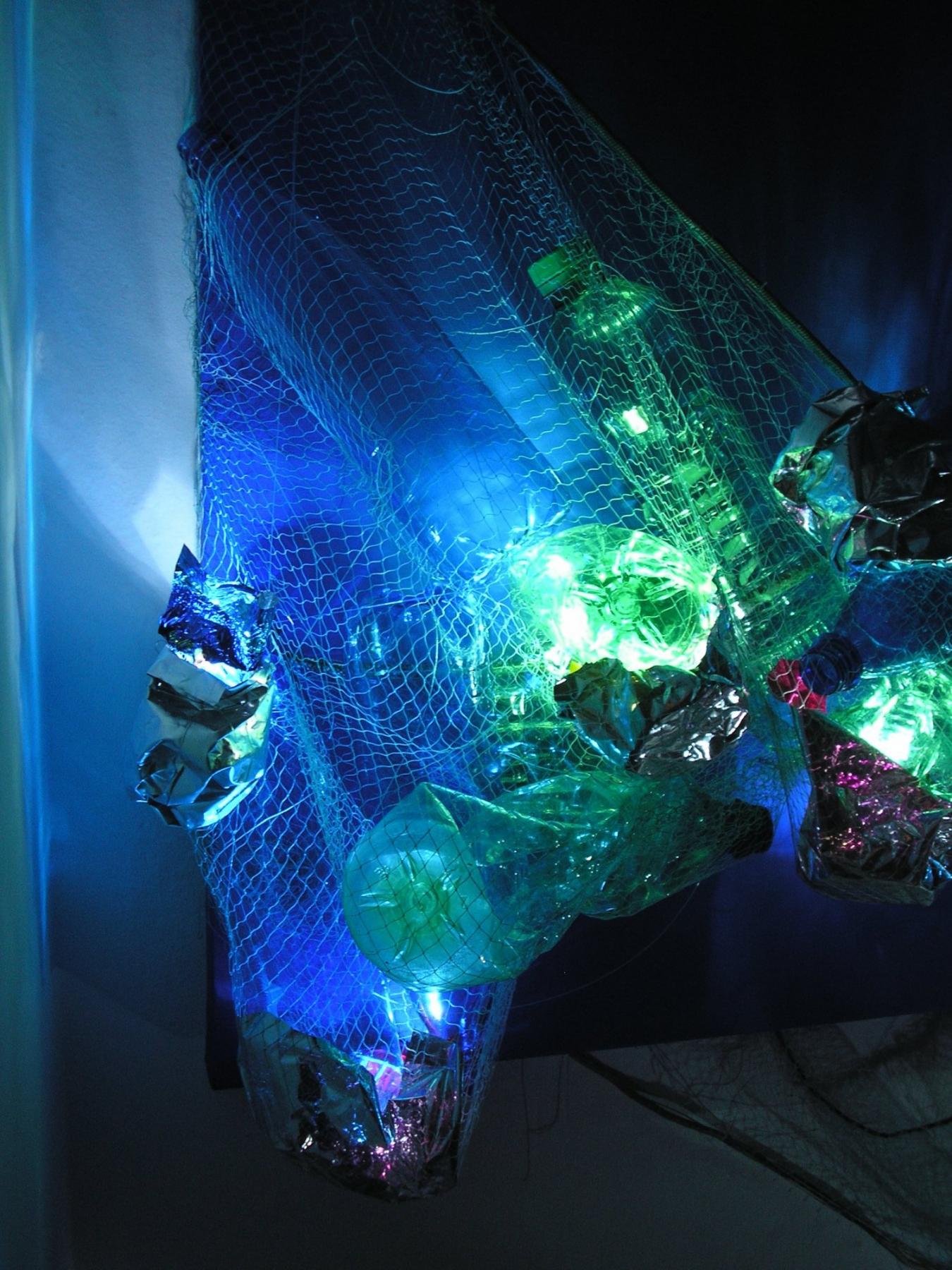 CLICKING THE TERRITORY: WINDOWS OF LIGHTS AND DARKNESS